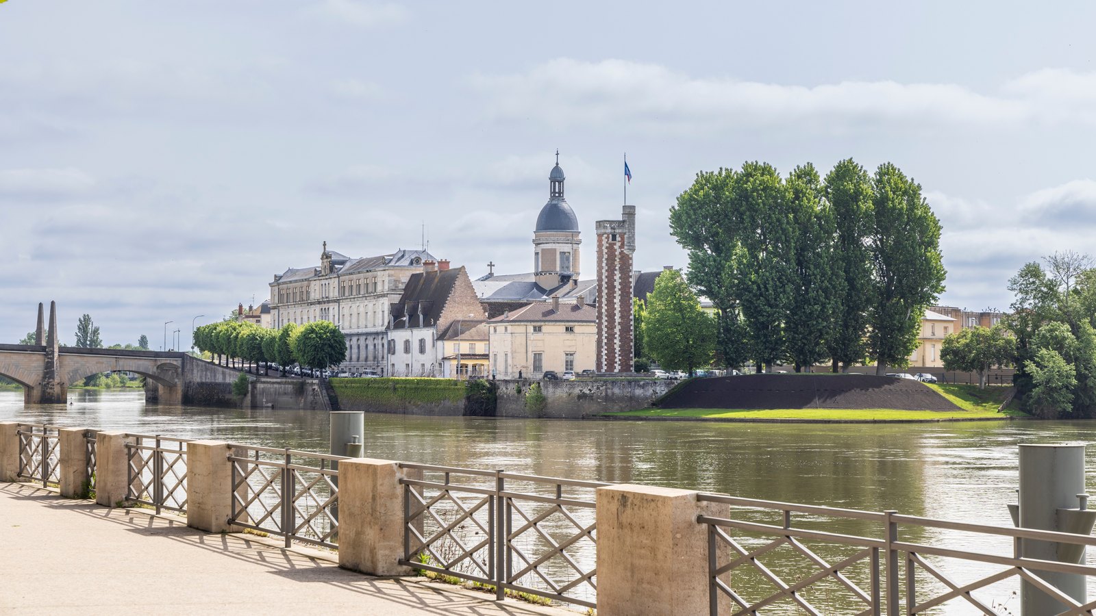 Un interlocuteur local disponible et réactif
